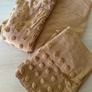 UO Twin/Twin XL Tuffed Dot Duvet and Shams Brown